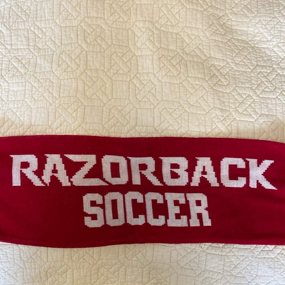 Red Razorback Soccer Scarf 1996-2016 - Picture 6 of 13